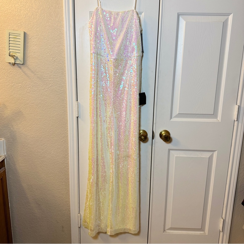 Lulus Iridescent‎ Pearly Sequence Spaghetti Strap Jumpsuit/Romper Size Med NWT